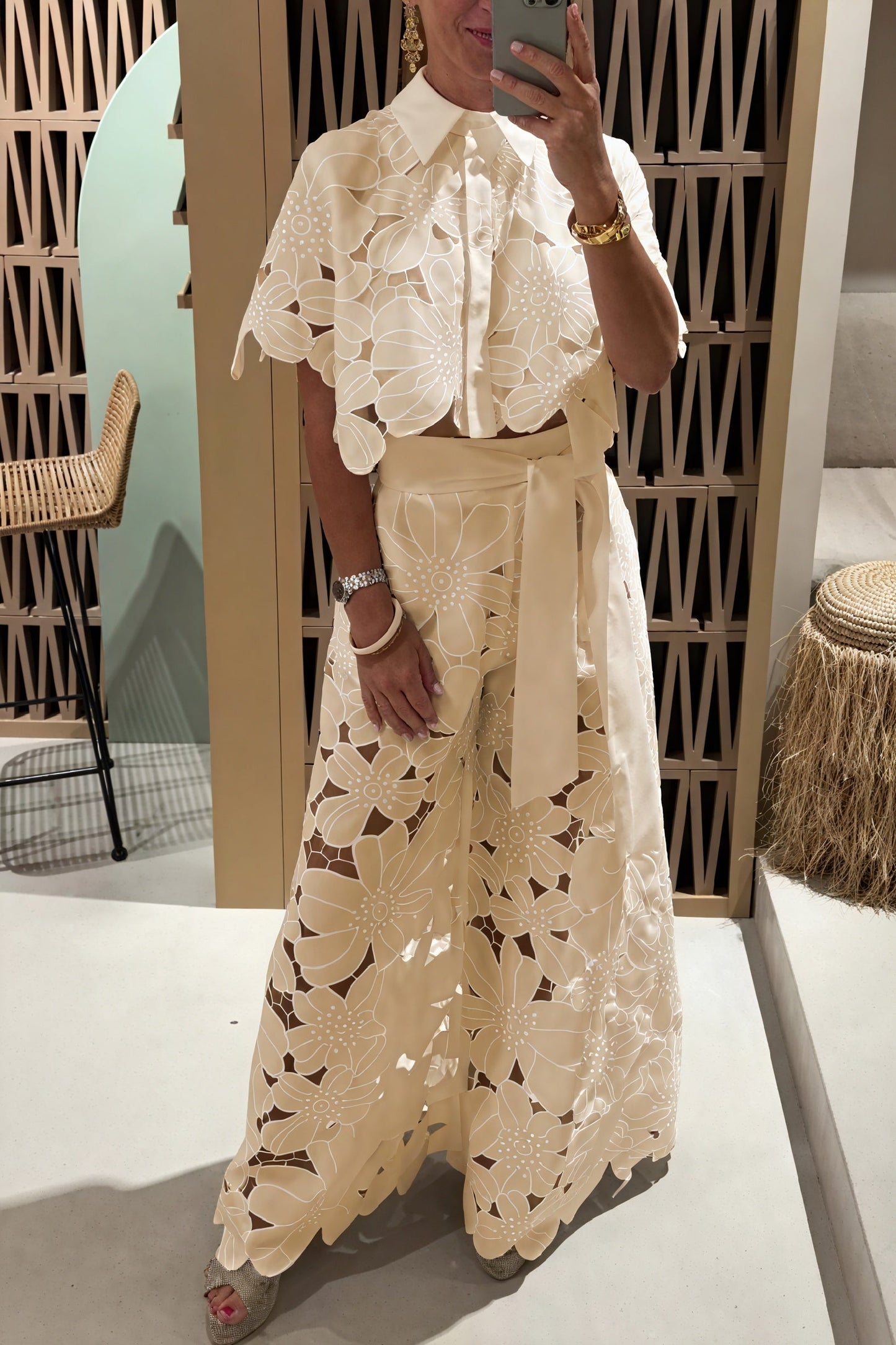 Tricia | Ensemble Brodé – Eleganse Floral Og Strukturert Snitt