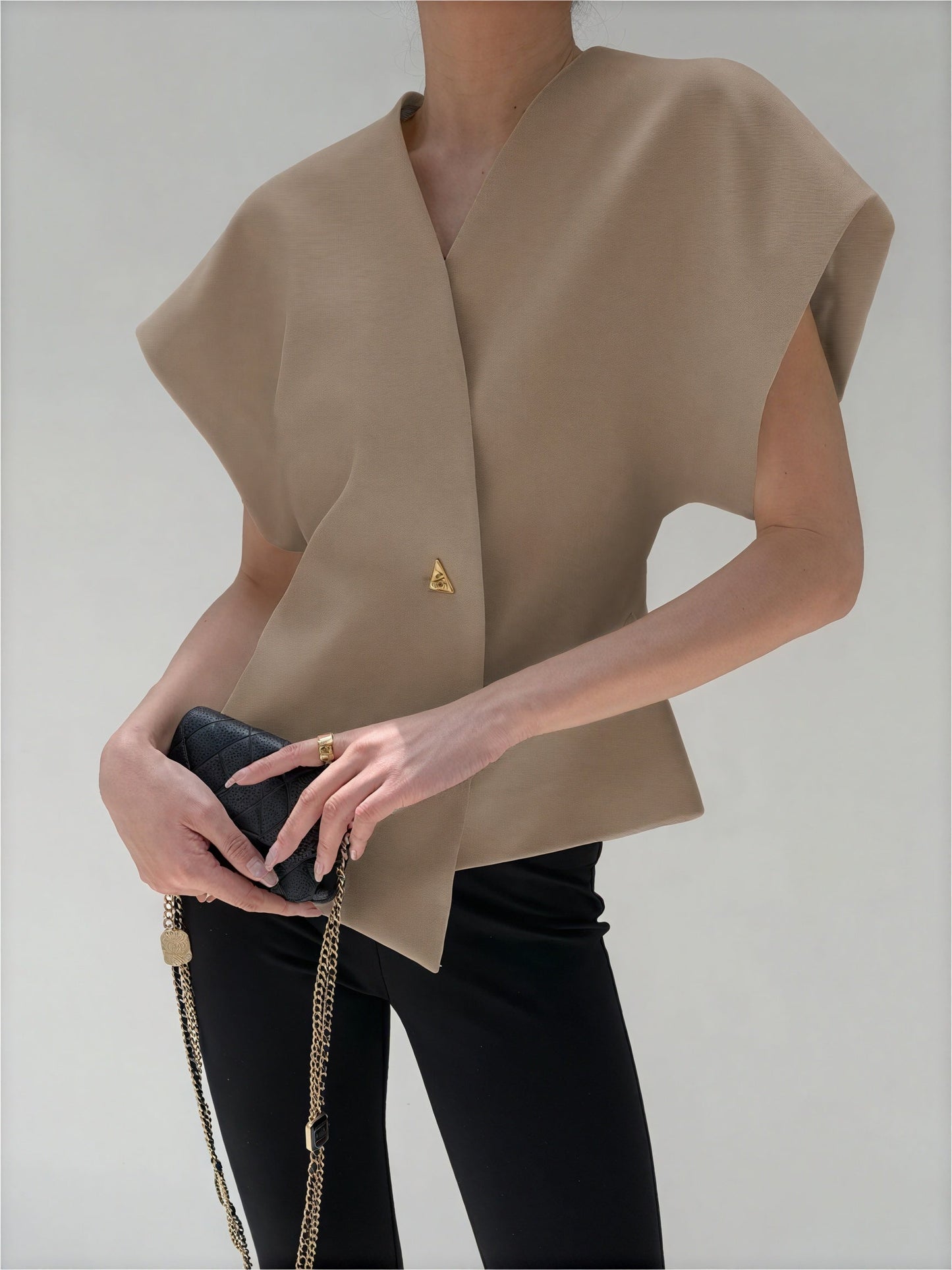 Yvonne | Bluse Chic Strukturert – Asymmetrisk og Moderne