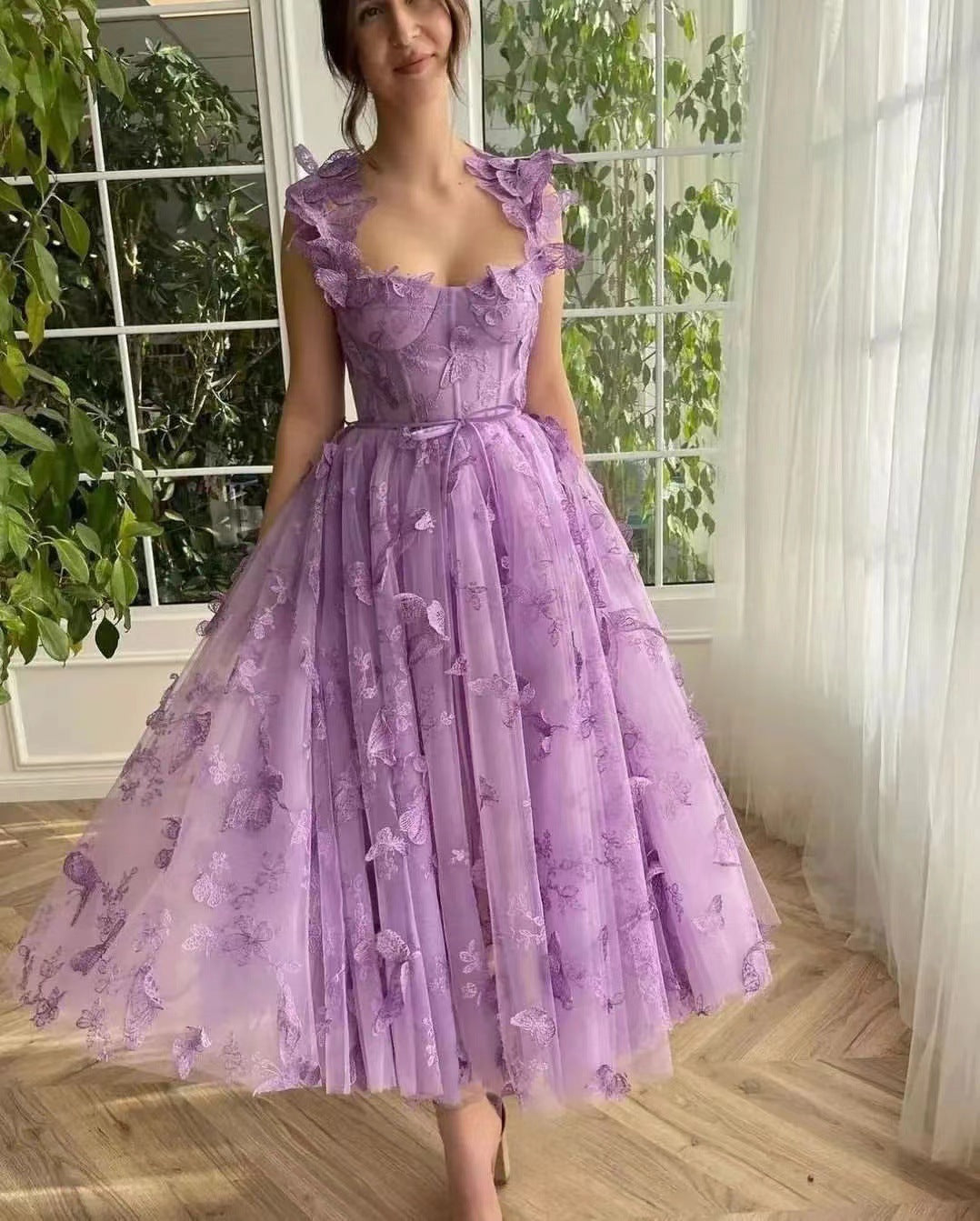 Henriette | Női Ünnepi Ruha – Rózsák és Elegancia