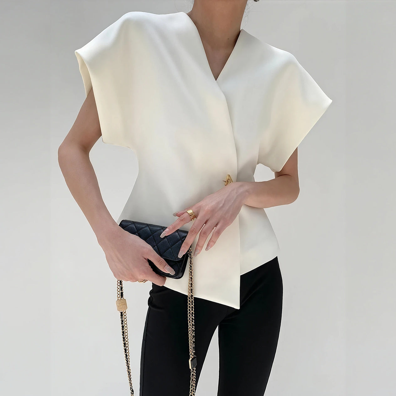 Yvonne | Bluse Chic Strukturert – Asymmetrisk og Moderne