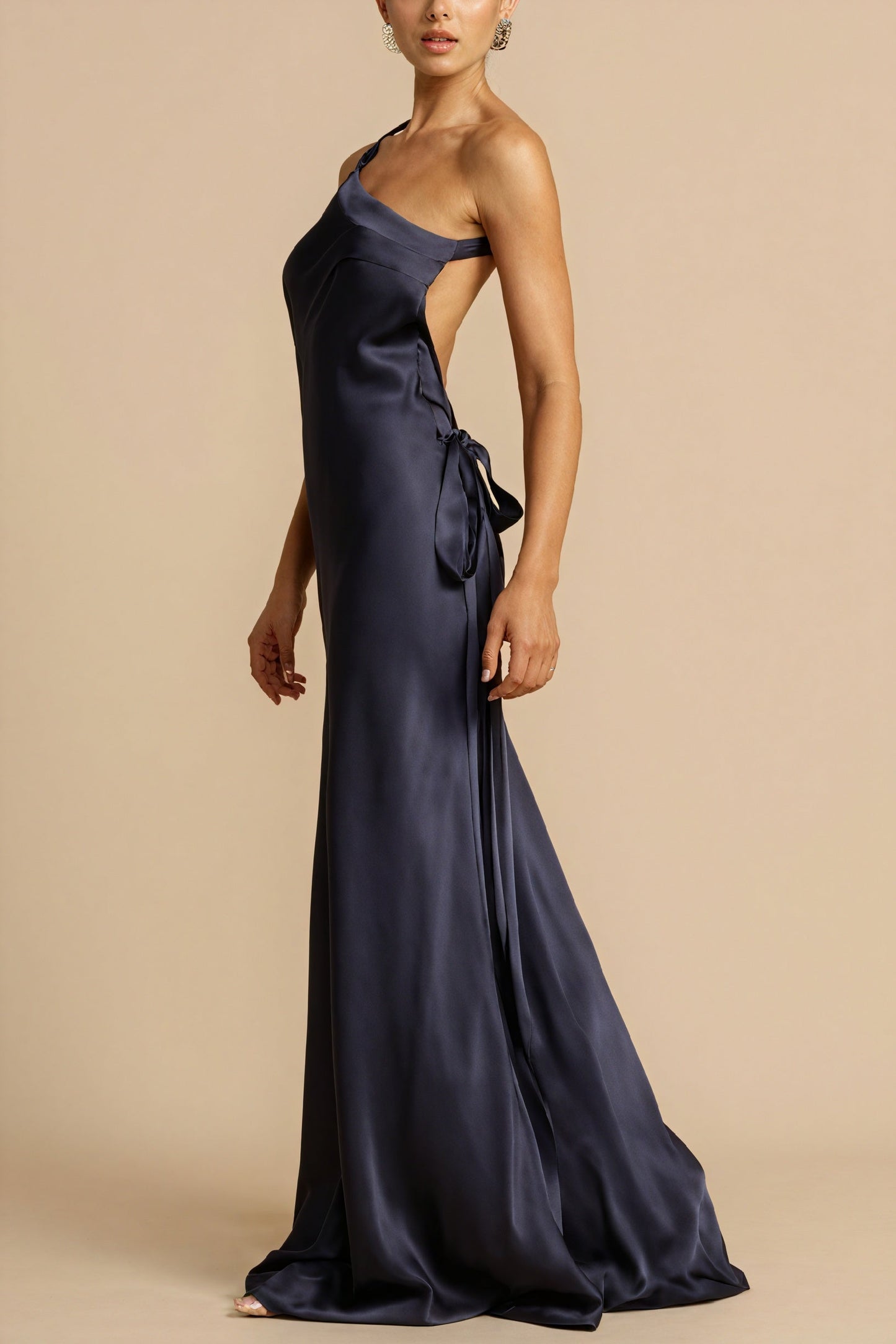 Flore | Lange Ein-Schulter Kleid – Asymmetrische Eleganz und Fließend