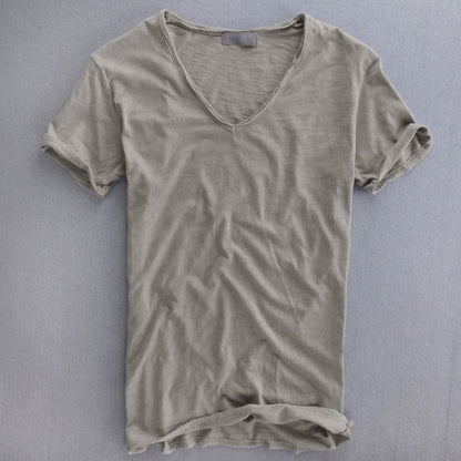 Robert | T-Shirt Mand V-Hals – Minimalistisk Og Tidøst 