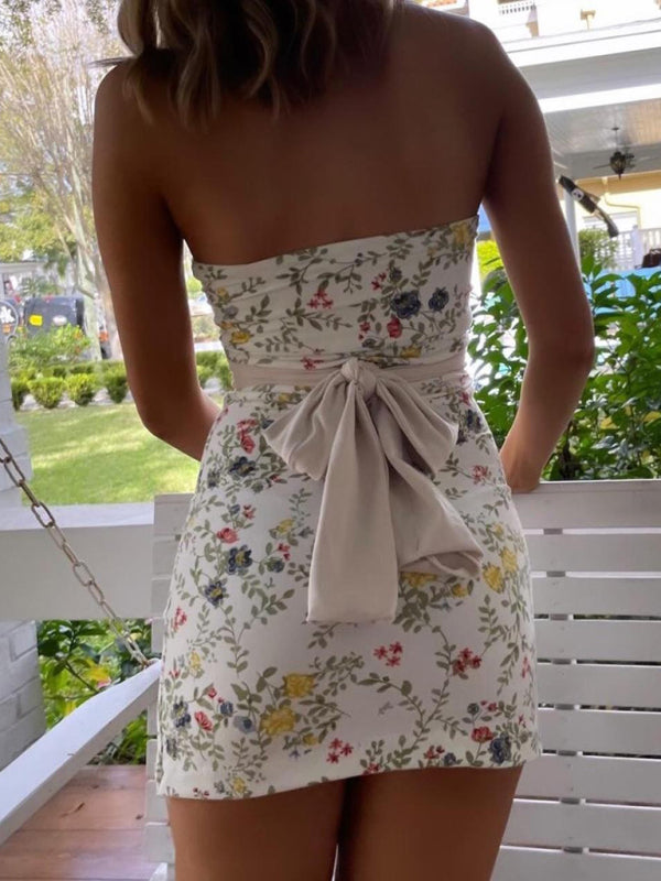 Szép | Mini-Ruha Bustier – Virágos Bájos és Kiugró Silhouette 
