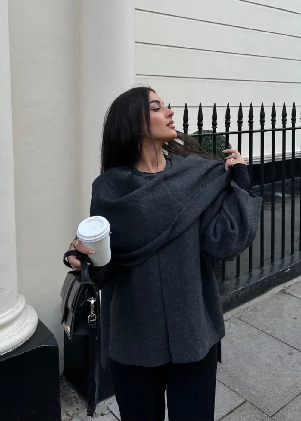 Fernande | Mantou Capă De Luxe – Eleganță Atemporală și Rafinat 