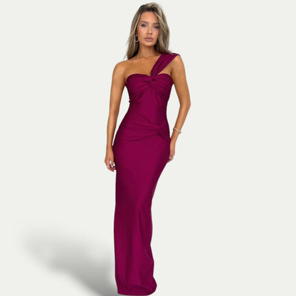 Carla | Elegant Figursydde Kjole – Maxi Lengde og Asymmetrisk Detalj 